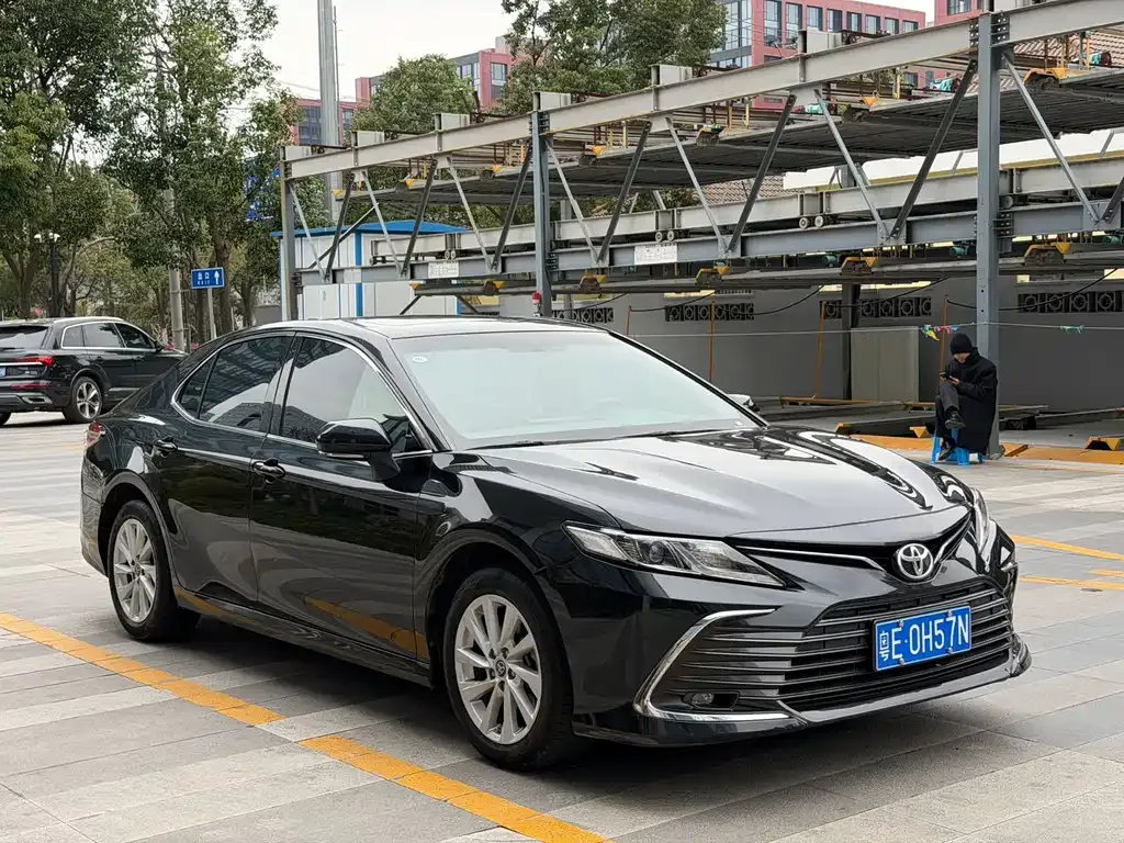 Toyota Camry — фото 9