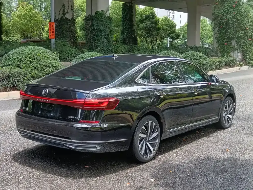 Volkswagen Passat — фото 8