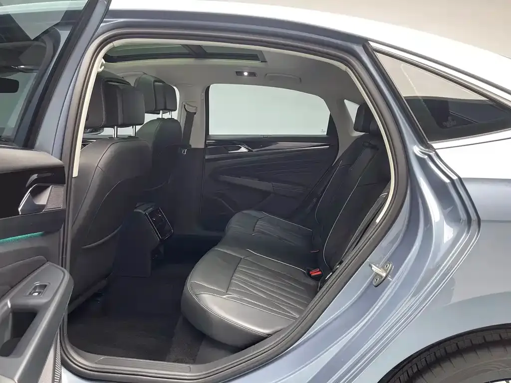 Volkswagen Passat — фото 7
