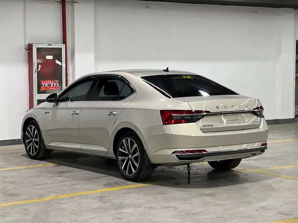 Skoda Superb 2023 из CN, фото 2