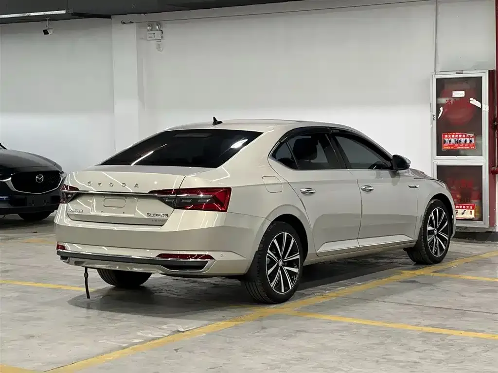 Skoda Superb 2023 из CN, фото 3