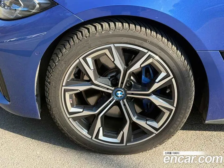 BMW i4 — фото 10
