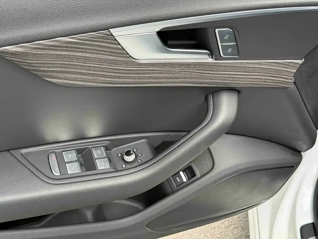 Audi A4L 2024 из CN, фото 10
