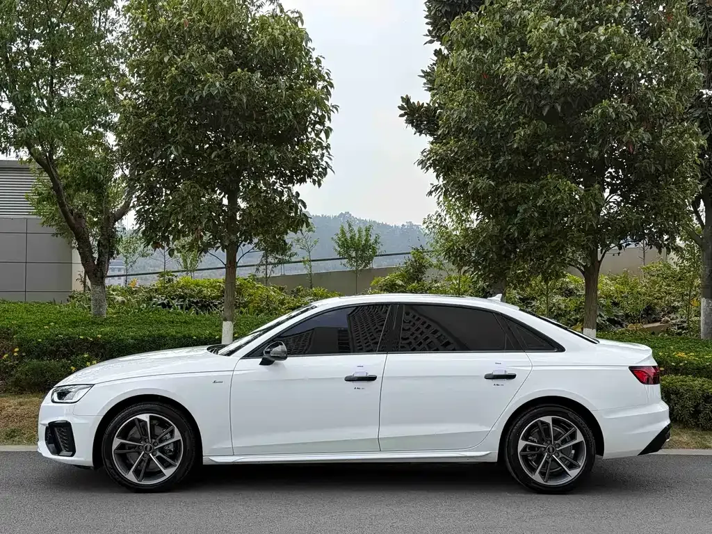 Audi A4L 2024 из CN, фото 4
