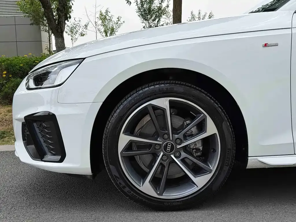 Audi A4L 2024 из CN, фото 7
