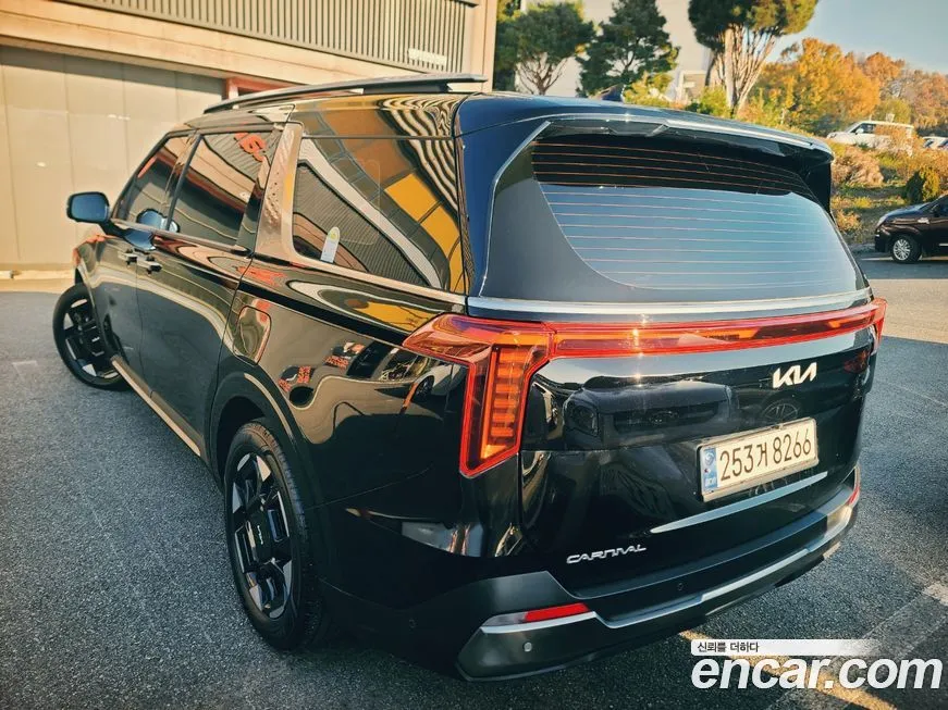 Kia Carnival — фото 10