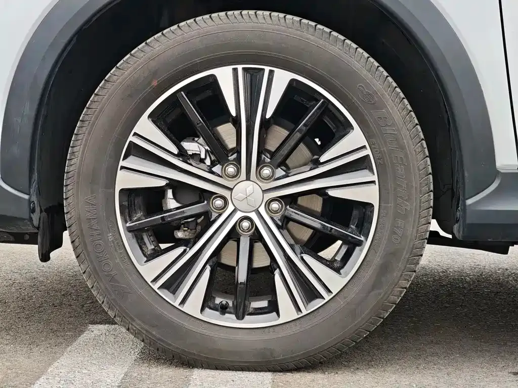 Mitsubishi Eclipse Cross — фото 2