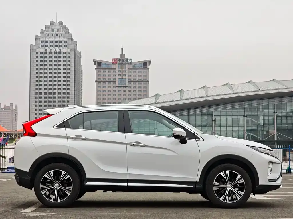 Mitsubishi Eclipse Cross — фото 5