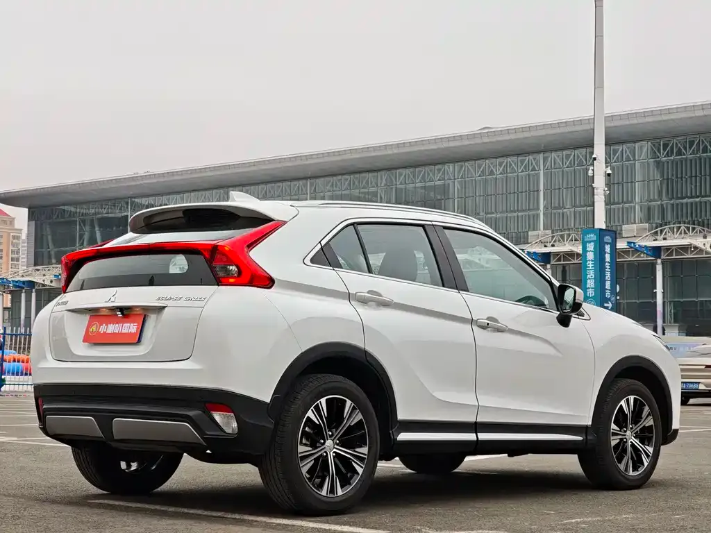 Mitsubishi Eclipse Cross — фото 8