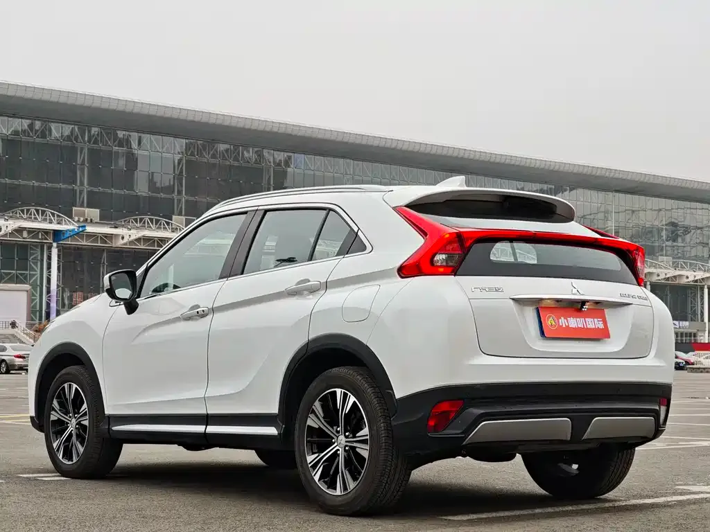 Mitsubishi Eclipse Cross — фото 7
