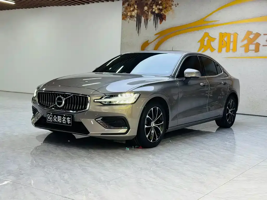 Volvo S60 — фото 1