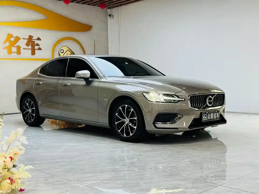 Volvo S60 — фото 10