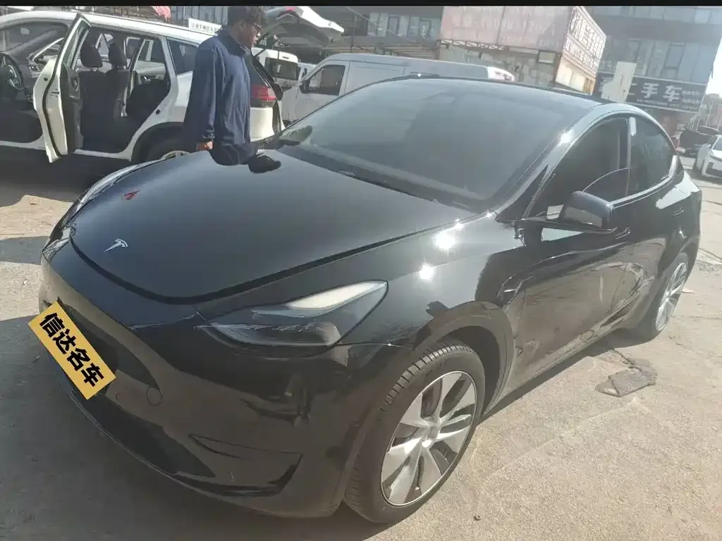 Tesla Model Y — фото 1