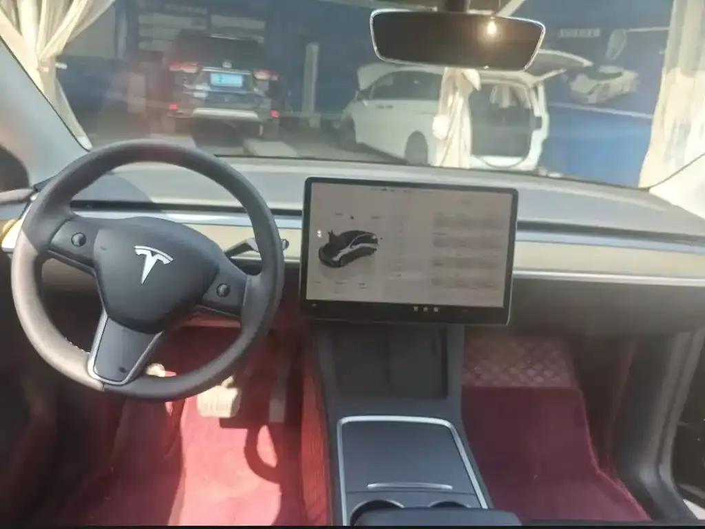 Tesla Model Y — фото 2