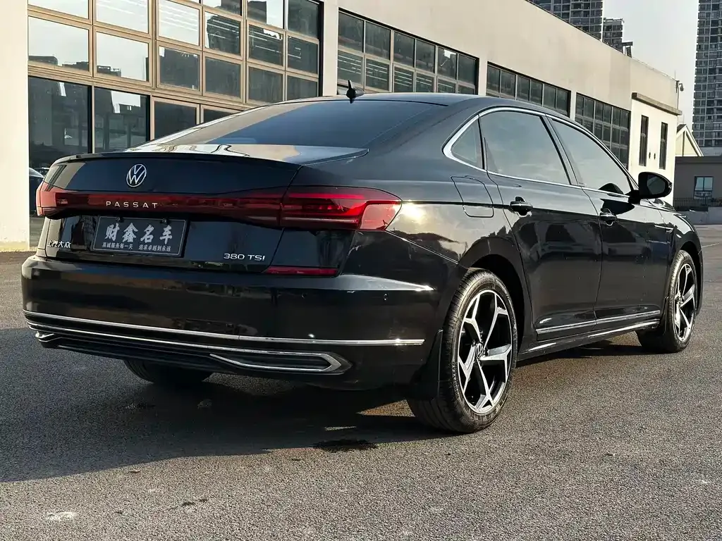 Volkswagen Passat — фото 10