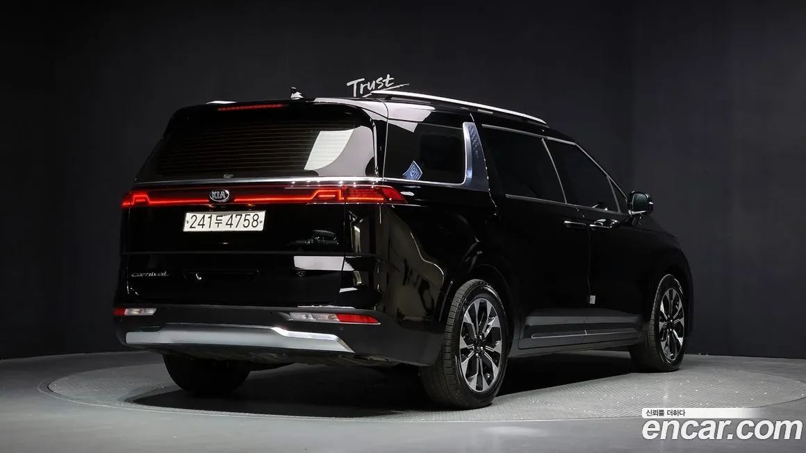 Kia Carnival — фото 5