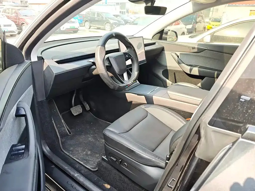 Tesla Model Y — фото 2