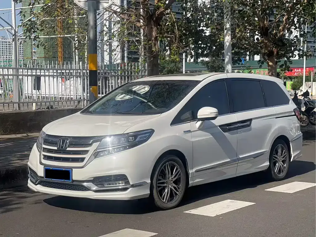 Honda Elysion — фото 1