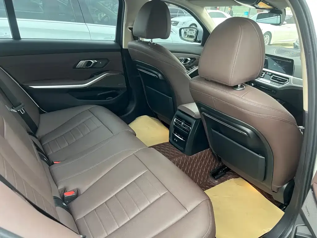 BMW 3 Series 2021 из CN, фото 2