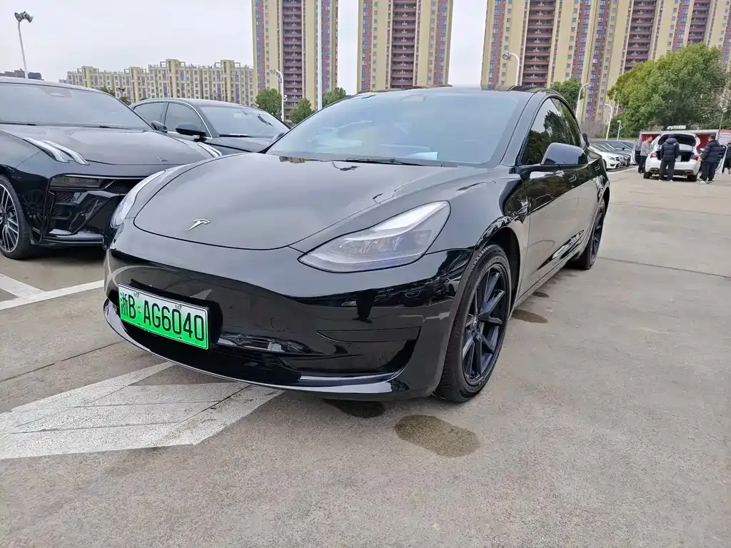Tesla Model 3 — фото 1