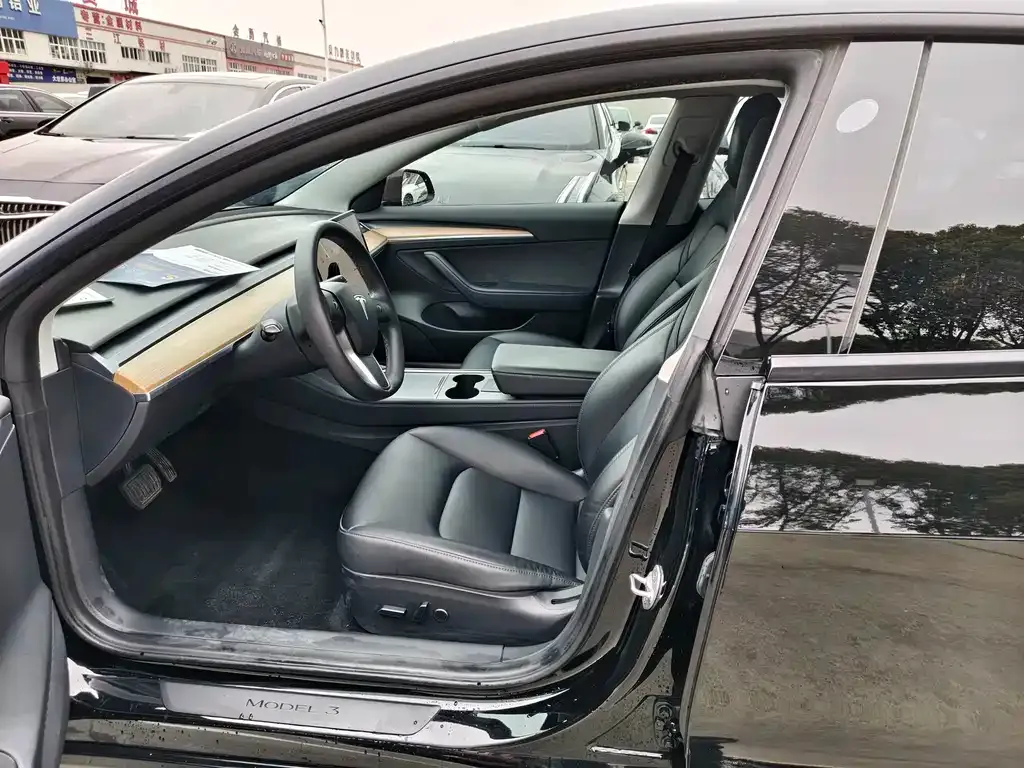 Tesla Model 3 — фото 10