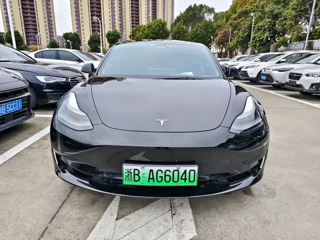 Tesla Model 3 — фото 9