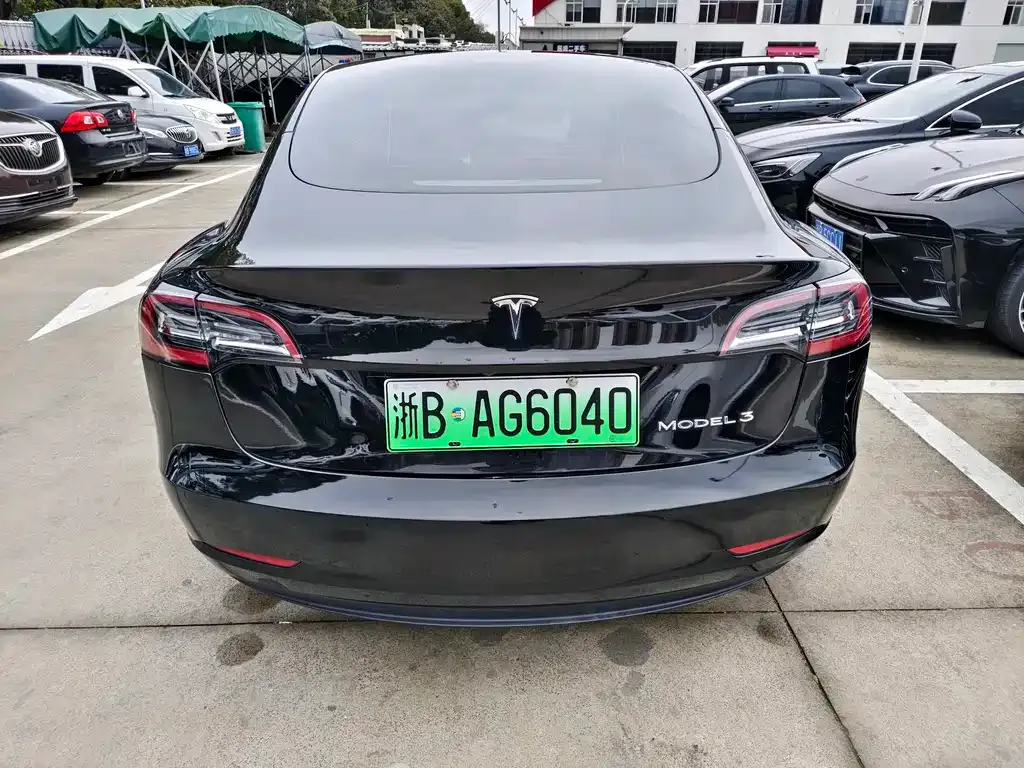 Tesla Model 3 — фото 7