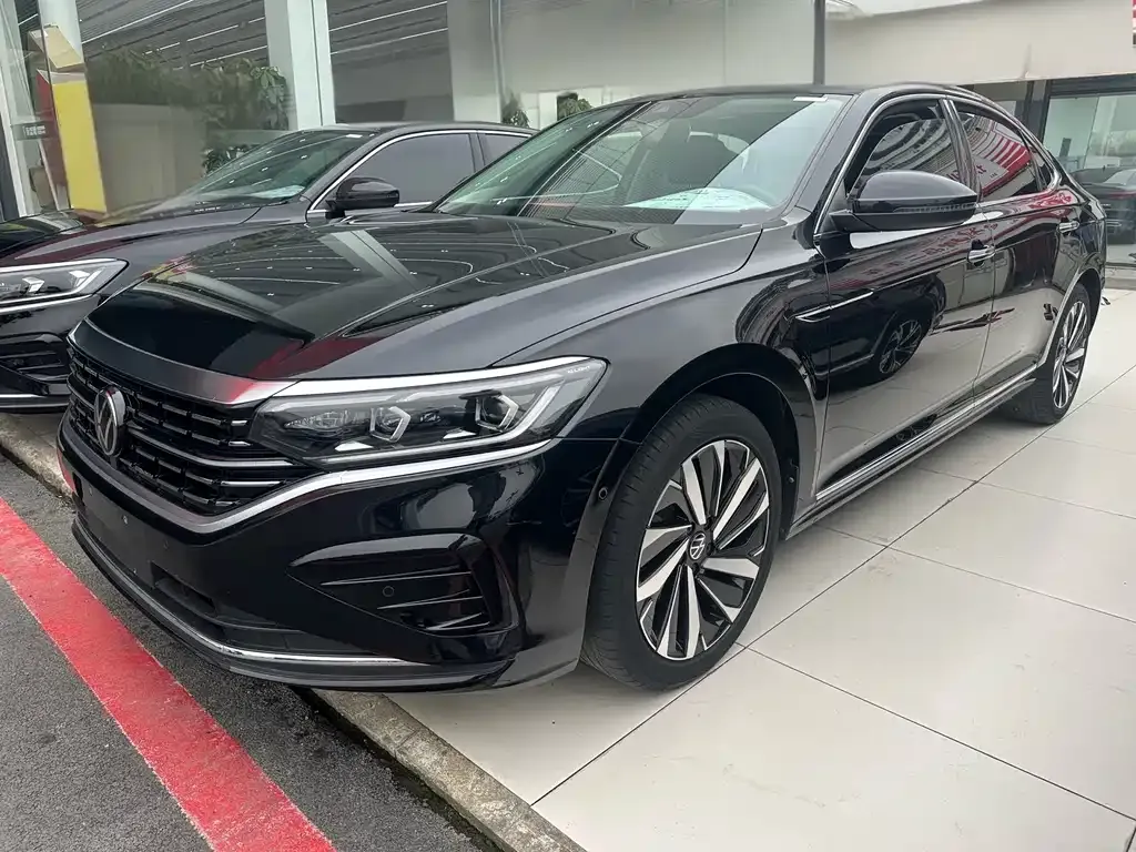 Volkswagen Passat — фото 1