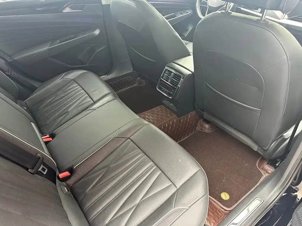 Volkswagen Passat — фото 7