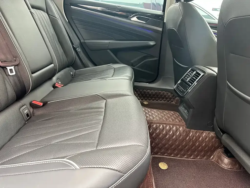 Volkswagen Passat — фото 8