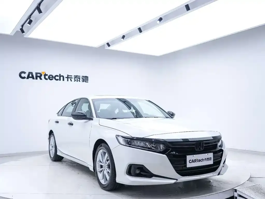 Honda Accord — фото 10