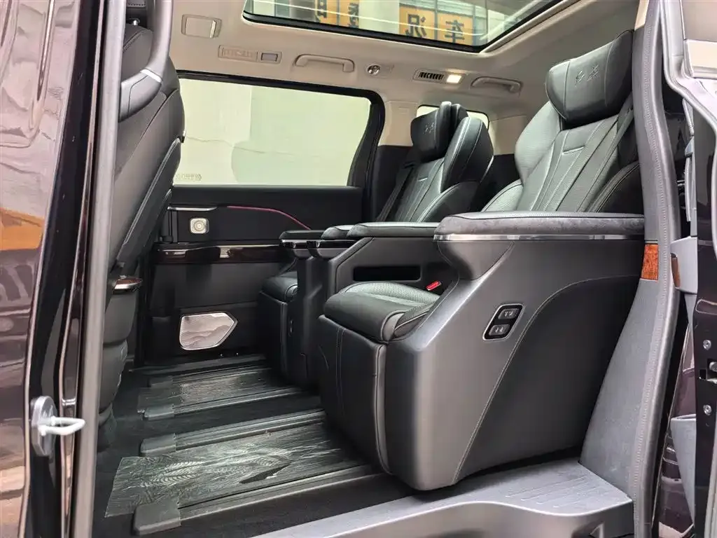 Hongqi HQ9 PHEV 2025 из CN, фото 2