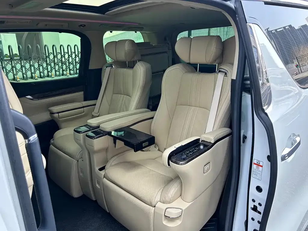 Toyota Alphard 2021 из CN, фото 8