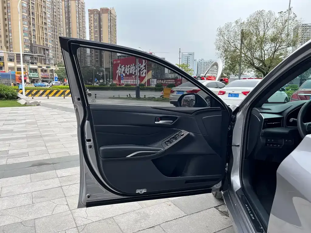 Toyota Avalon 2023 из CN, фото 9