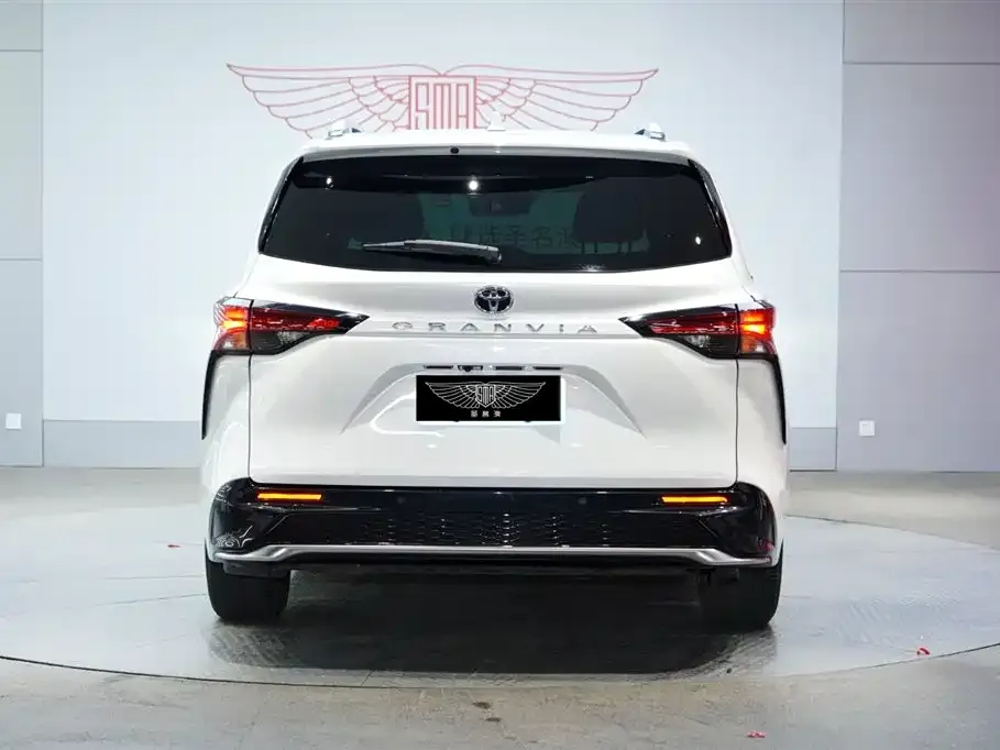 Toyota Granvia — фото 7
