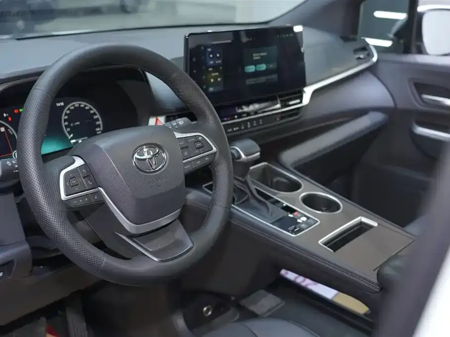 Toyota Granvia — фото 6