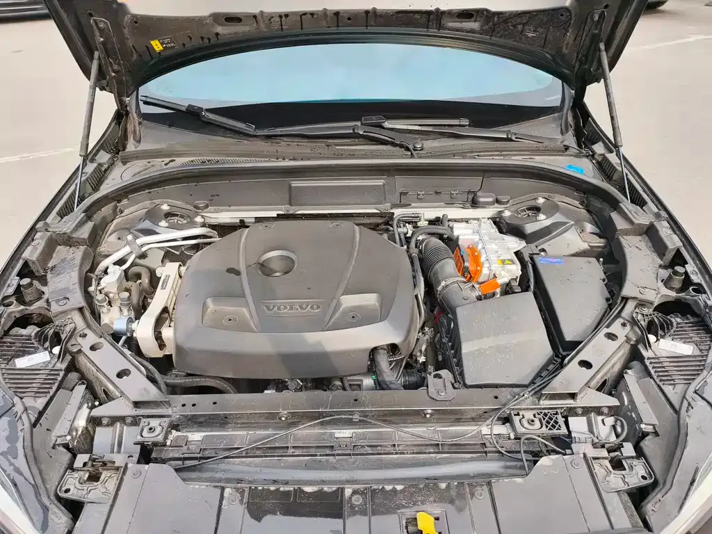 Volvo XC60 PHEV 2024 из CN, фото 8