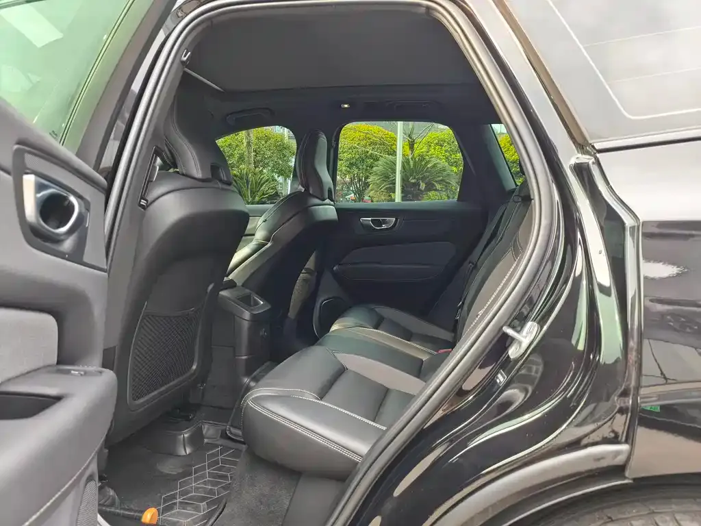 Volvo XC60 PHEV 2024 из CN, фото 10