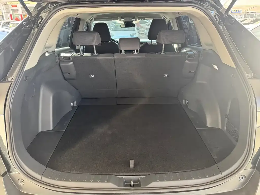 Toyota RAV4 — фото 5
