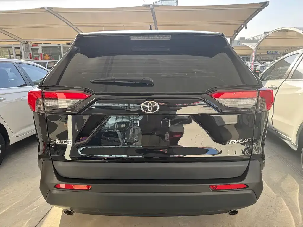 Toyota RAV4 — фото 3