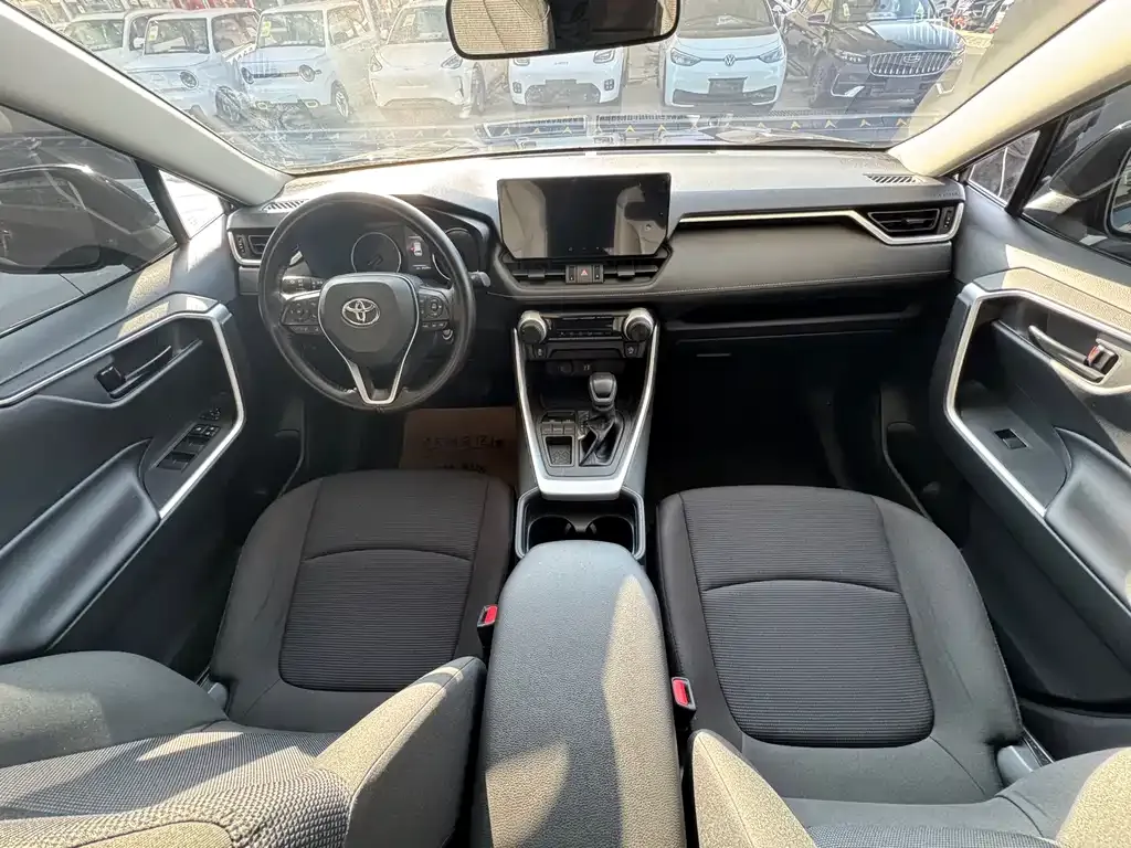 Toyota RAV4 — фото 4