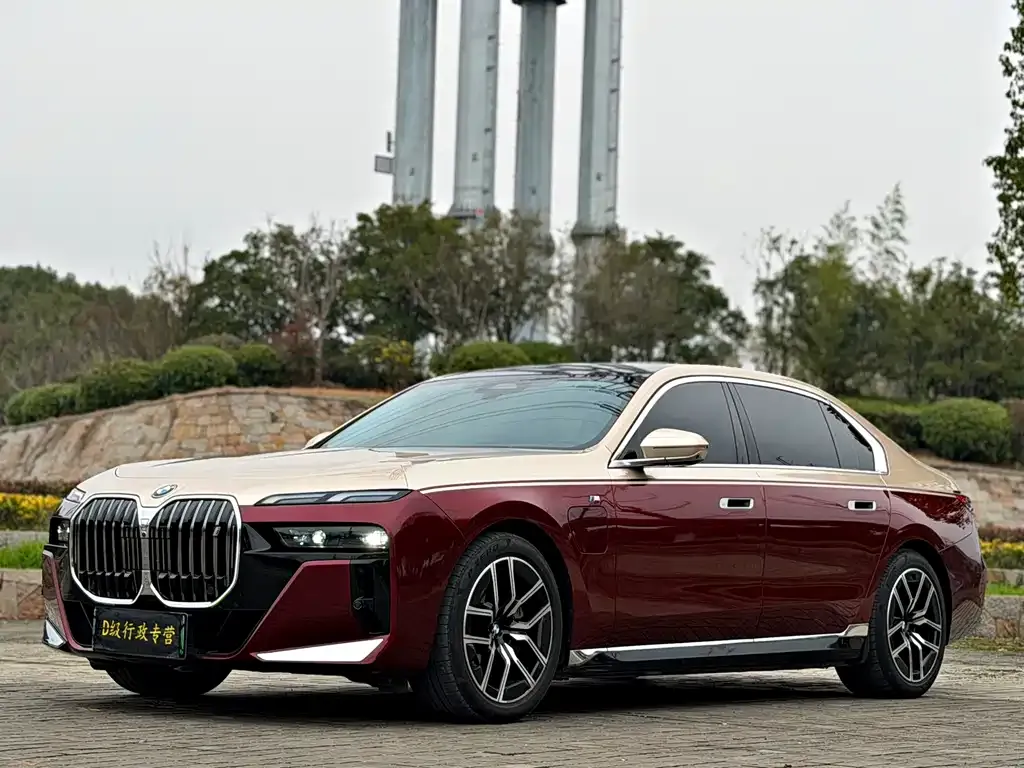 BMW i7