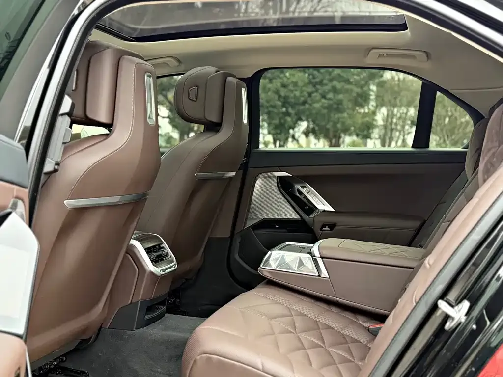 BMW i7 2024 из CN, фото 2