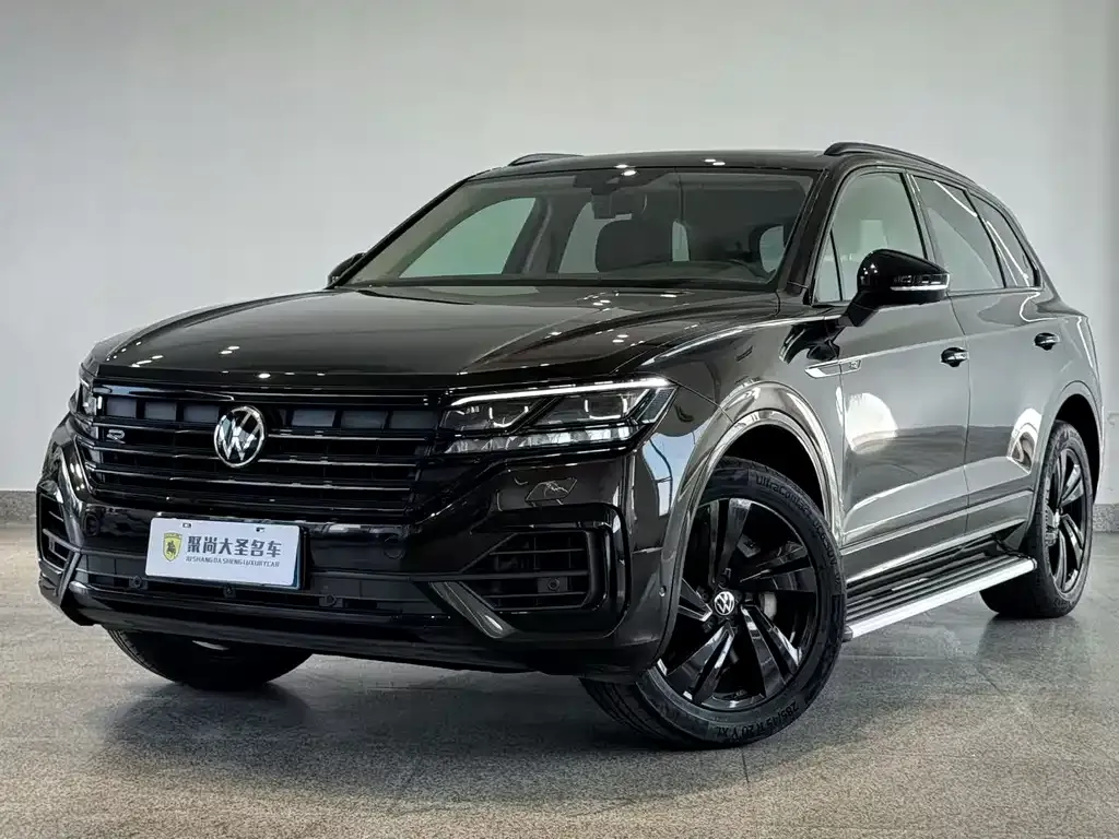 Volkswagen Touareg — фото 1