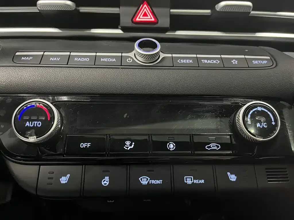 Hyundai Elantra 2023 из CN, фото 10