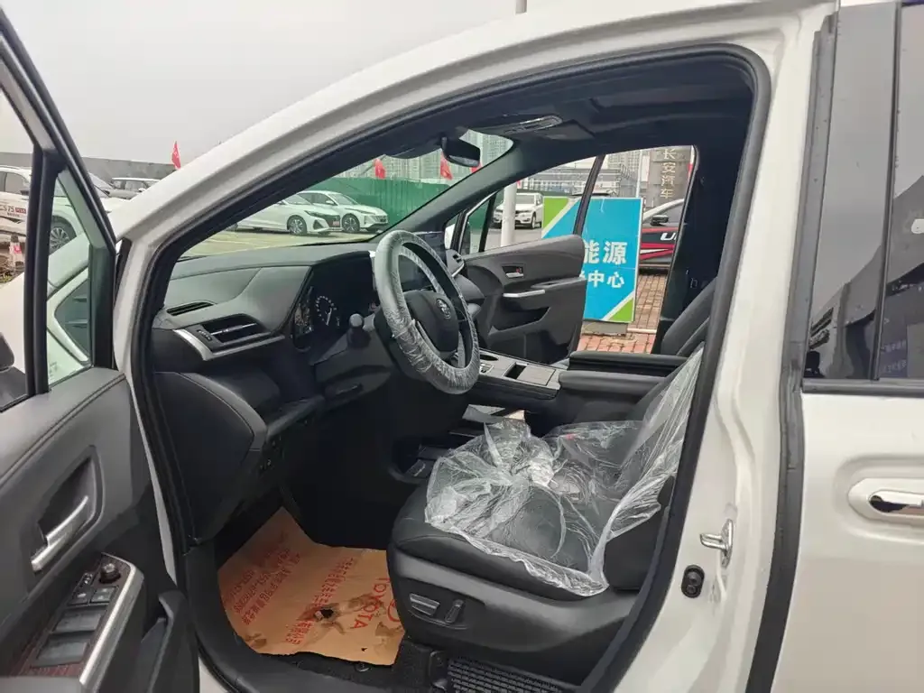 Toyota Sienna 2025 из CN, фото 9