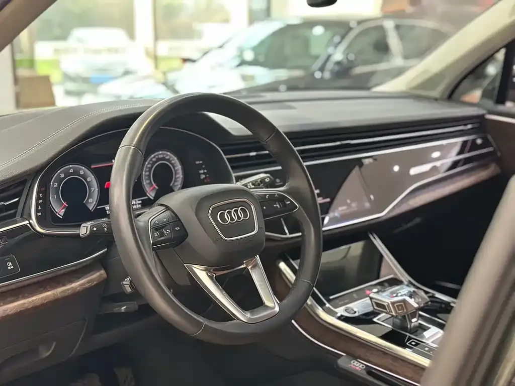 Audi Q7 — фото 6