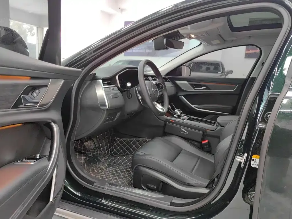 Jaguar XFL 2023 из CN, фото 9