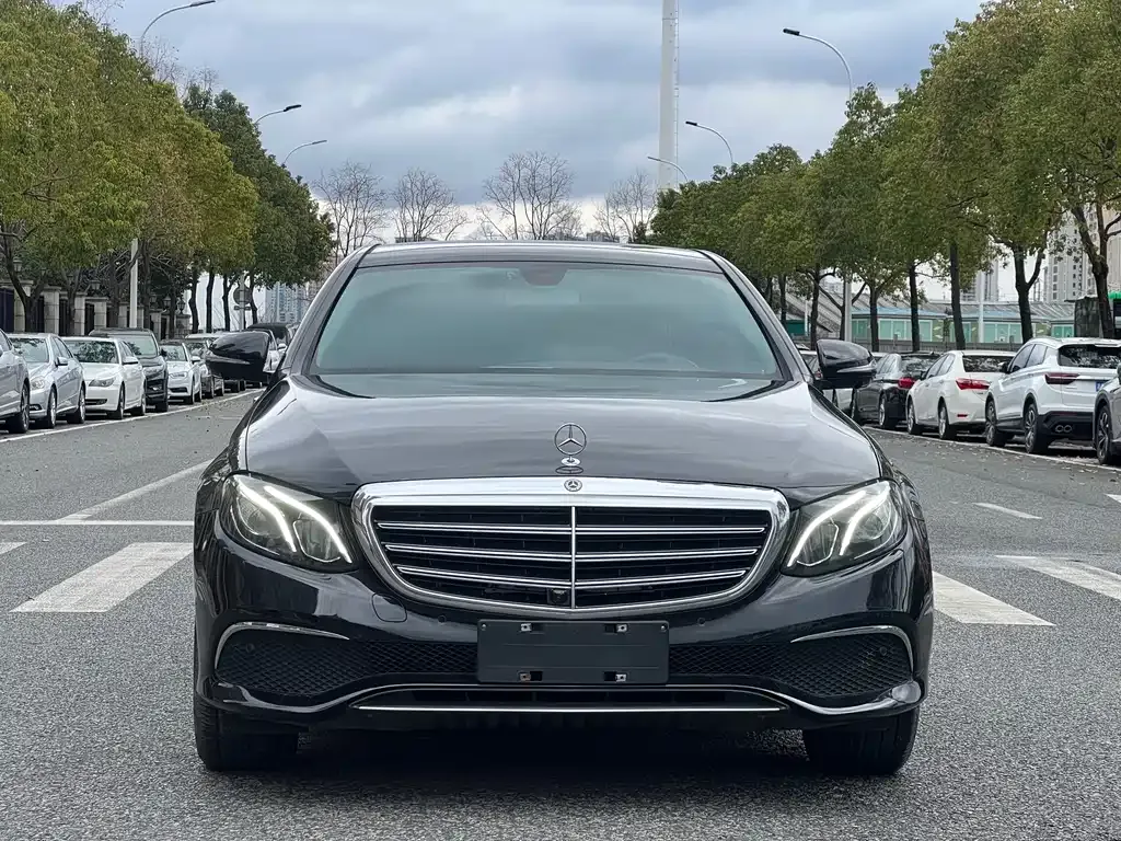 Mercedes-Benz E-Class — фото 10