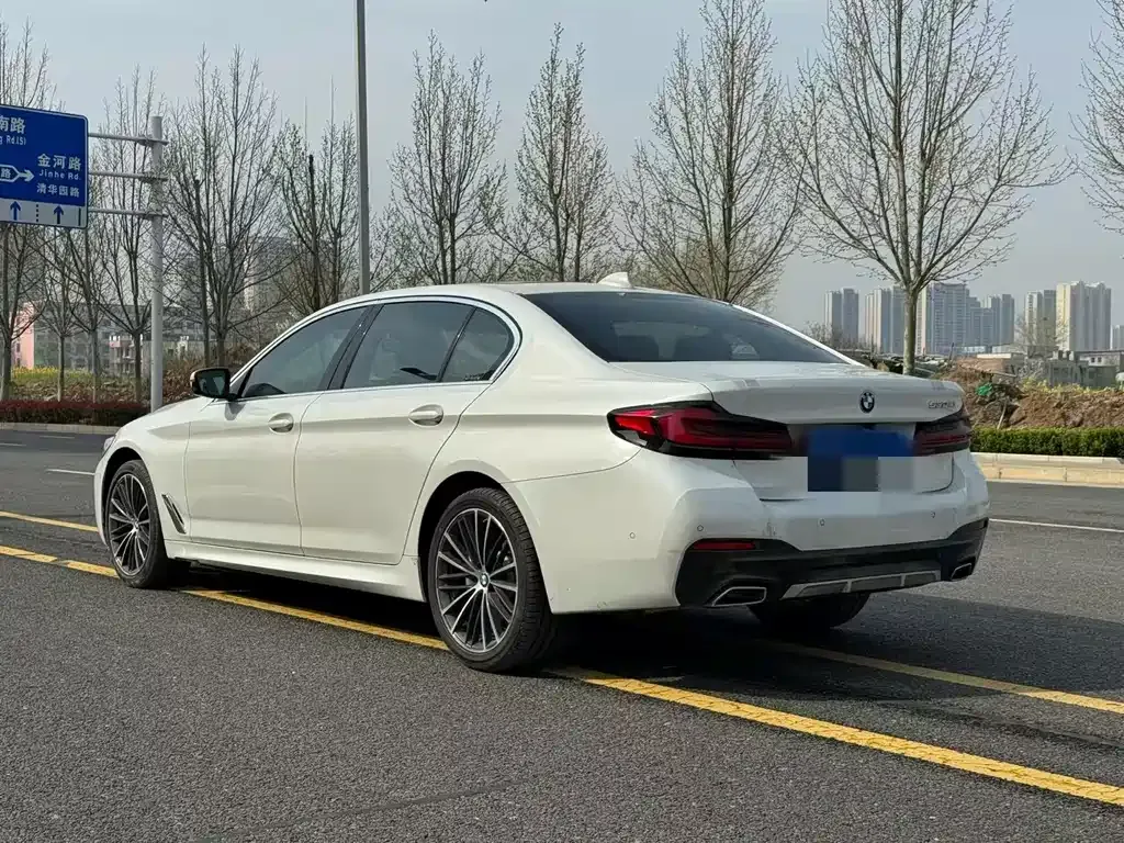 BMW 5 Series — фото 9